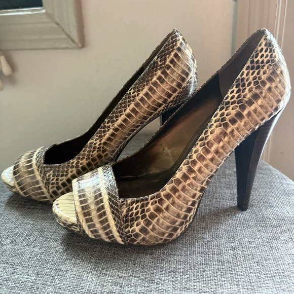 Aldo Snakeskin Pattern Peep-Toe Heels - Picture 1 of 6